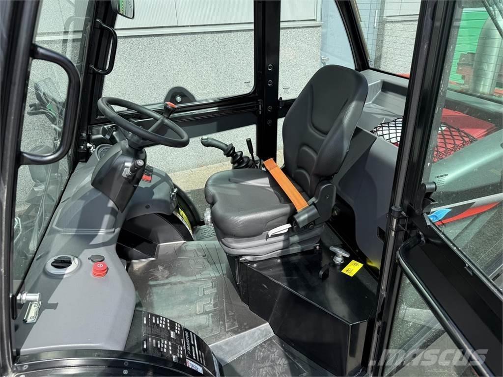 Manitou MC25-4 越野叉车|叉装车