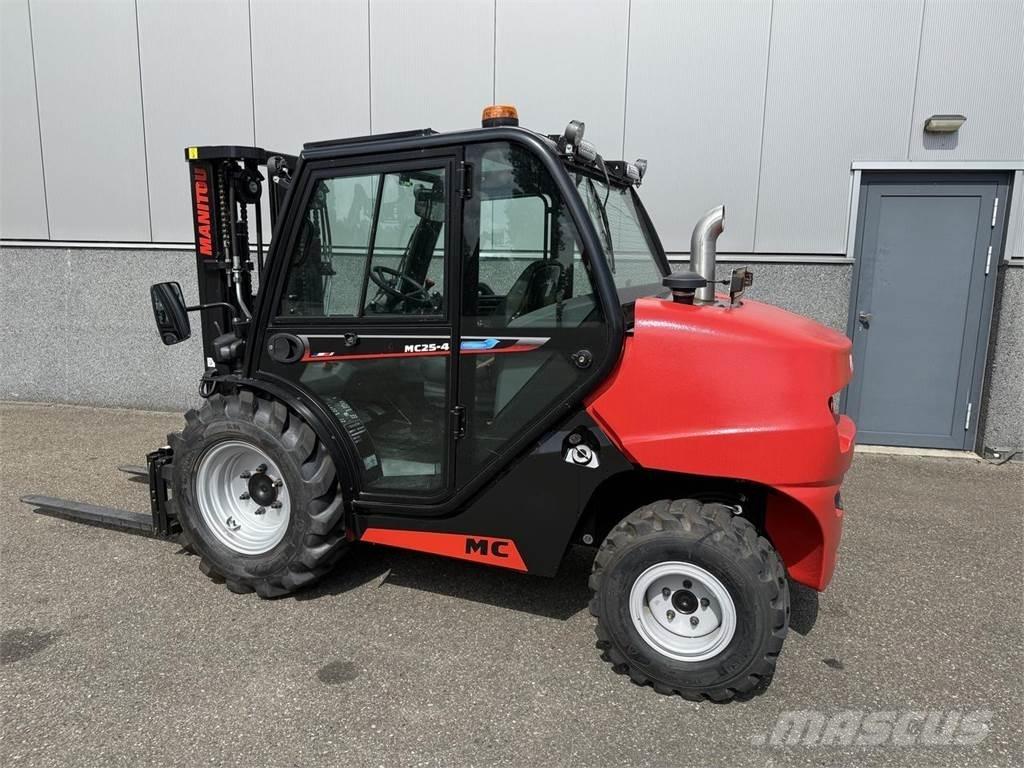 Manitou MC25-4 越野叉车|叉装车