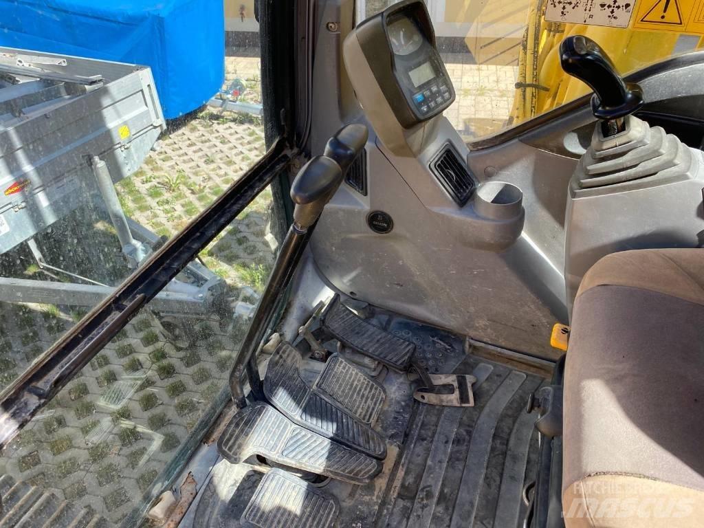 New Holland E 215 履带挖掘机