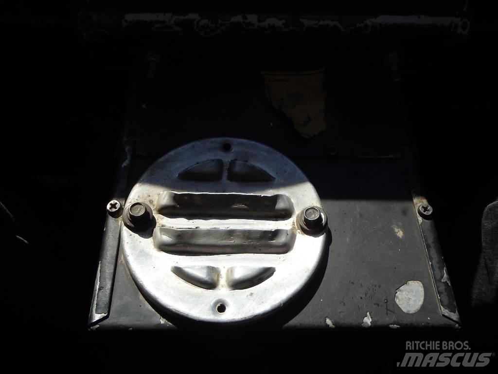 Bobcat 643 滑移装载机