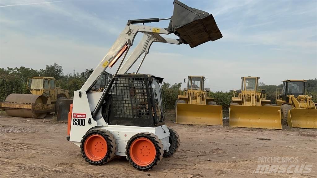 Bobcat S300 滑移装载机