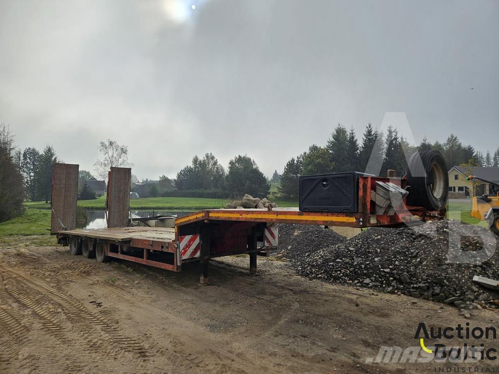 Faymonville STN-30 侧帘半挂车