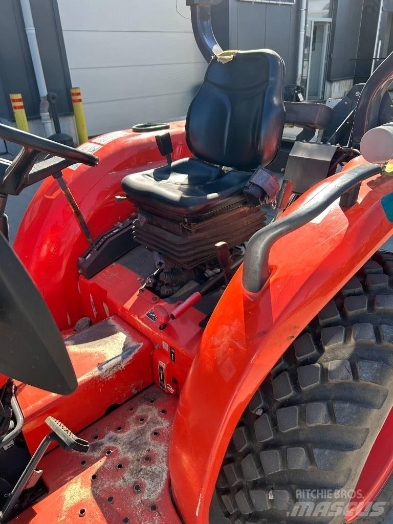 Kubota L1-382 HST 小型拖拉机