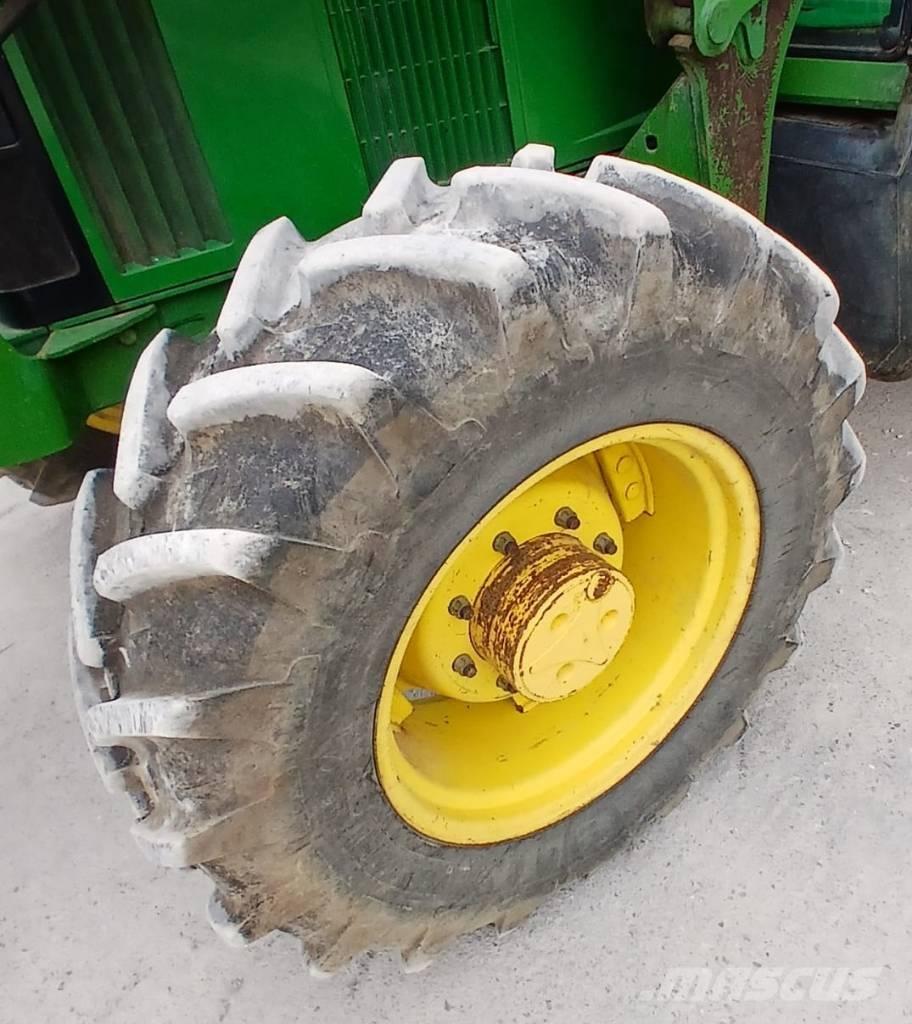 John Deere 6110 拖拉机/农用车
