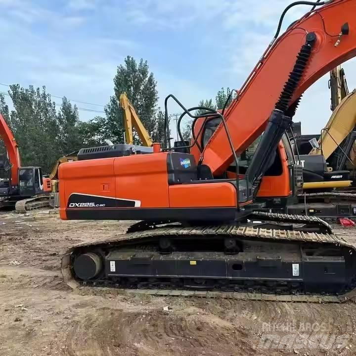 Doosan DX225LC-9C 履带挖掘机