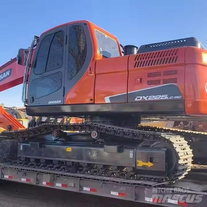 Doosan DX225LC-9C 履带挖掘机