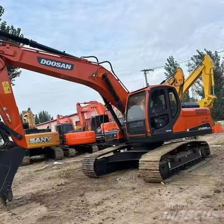 Doosan DX225LC-9C 履带挖掘机