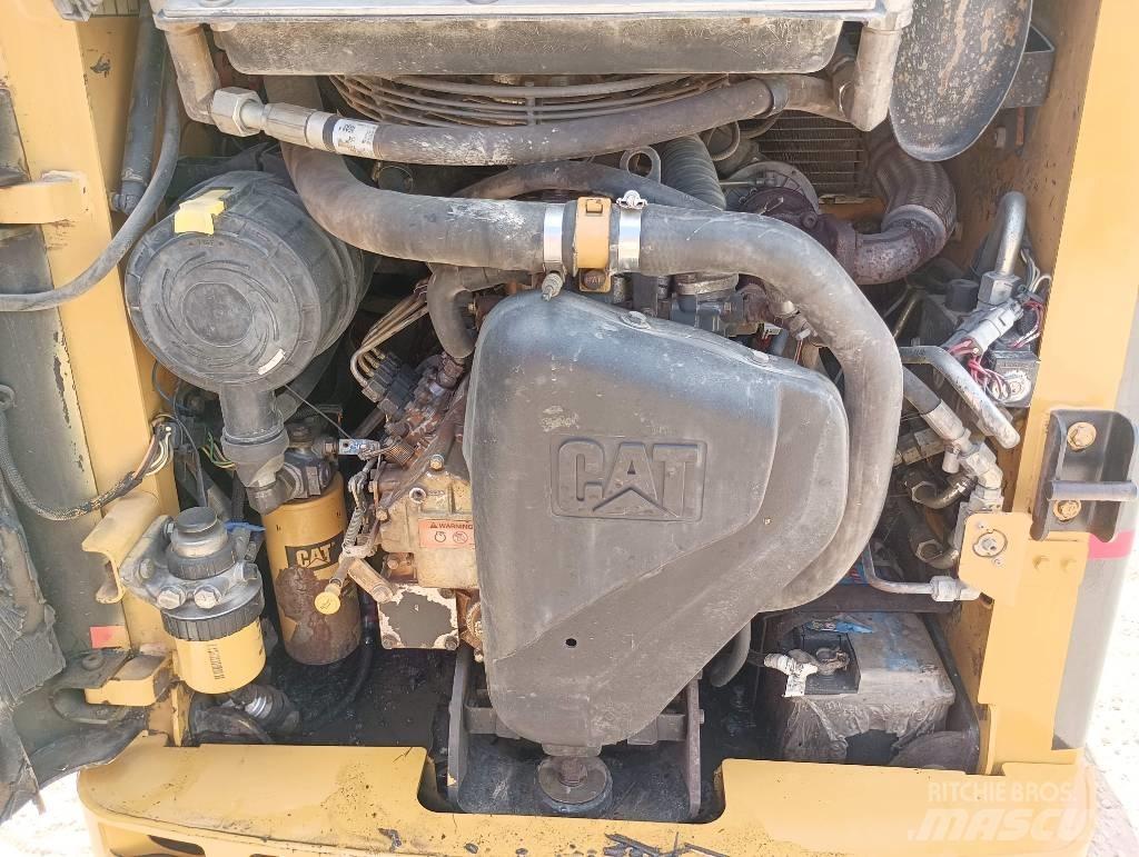CAT 226 B 滑移装载机