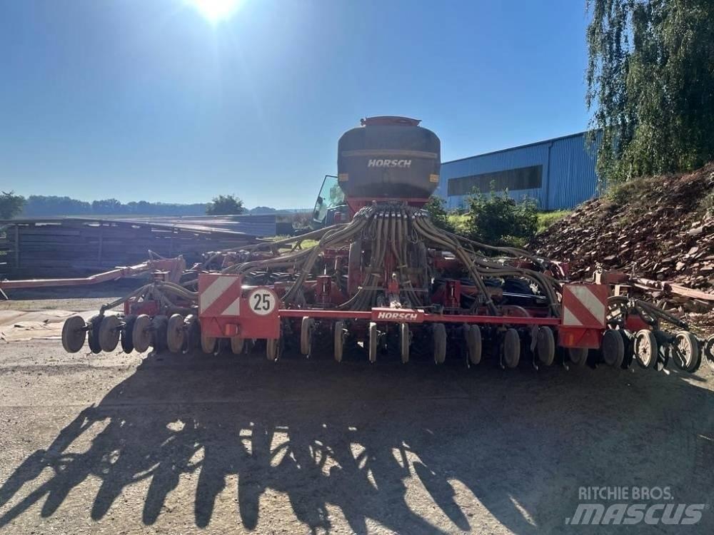 Horsch Focus 6 TD 多功能条播机