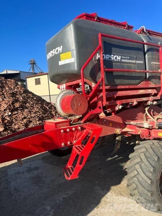 Horsch Focus 6 TD 多功能条播机