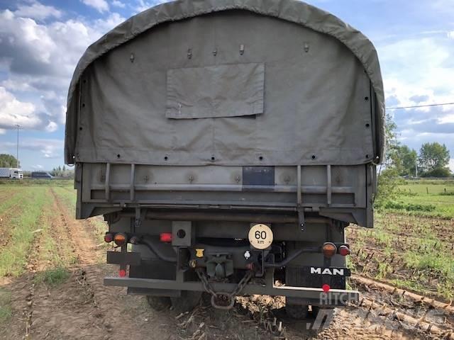 MAN 11-136 4T 4x4 厢式货车