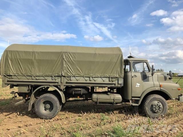 MAN 11-136 4T 4x4 厢式货车