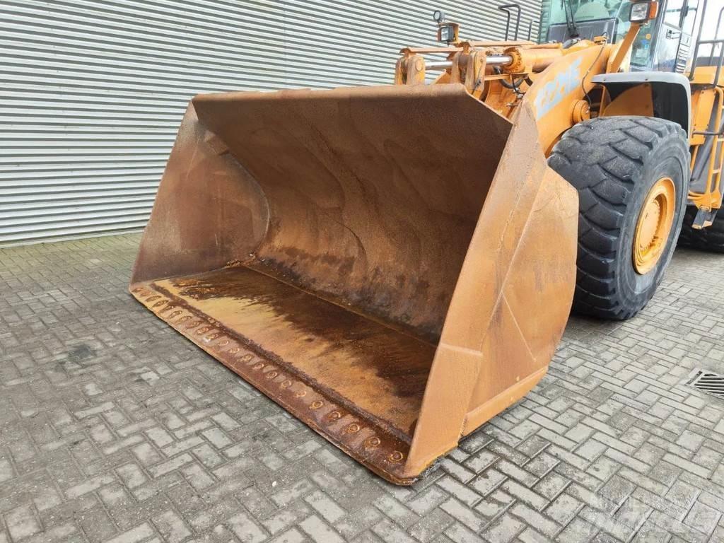 CASE 1221E 轮式装载机