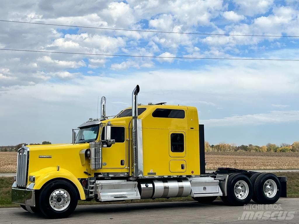 Kenworth W 900 牵引车