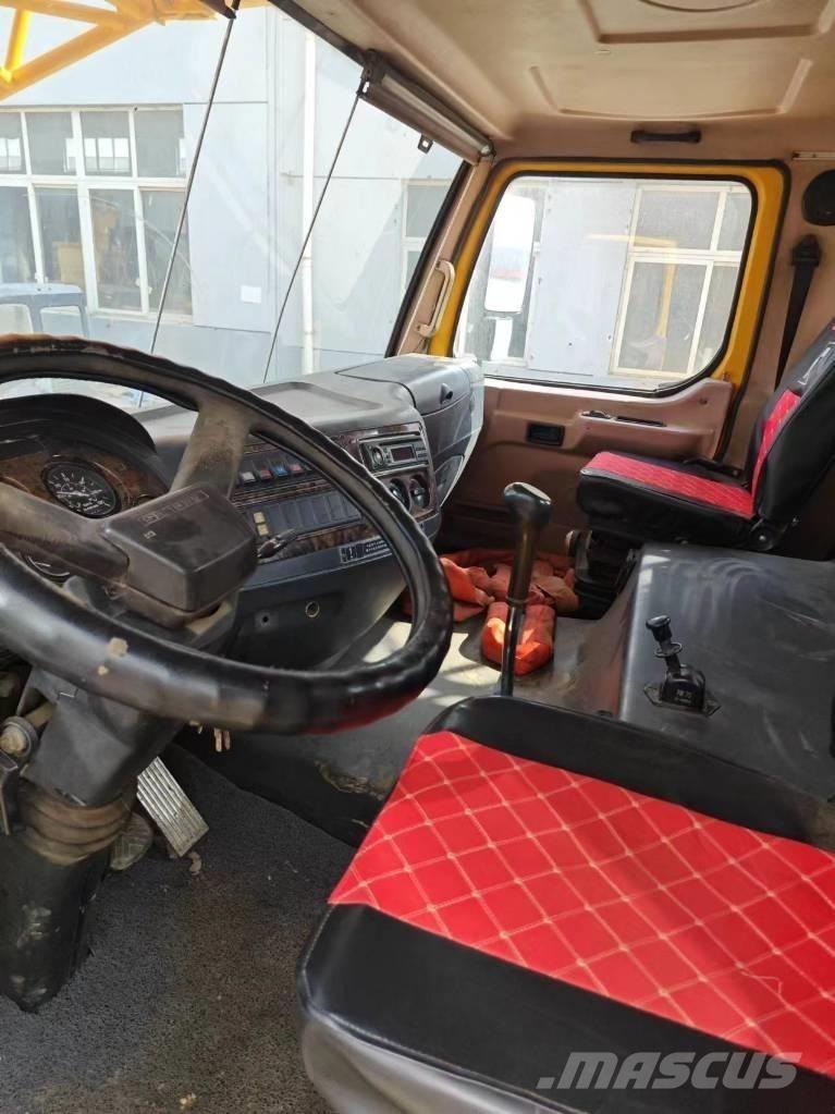 XCMG QY 70 K 越野轮胎起重机︳越野吊︳越野起重机︳移动式起重机