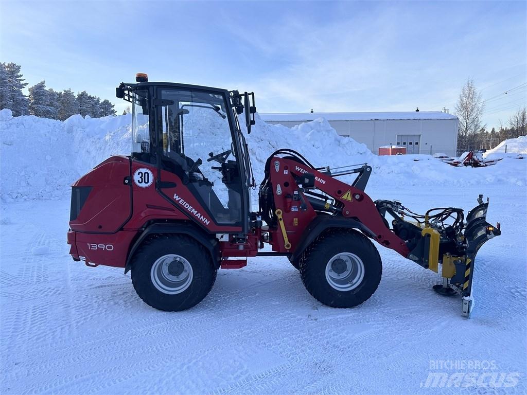 Weidemann 1390 滑移装载机
