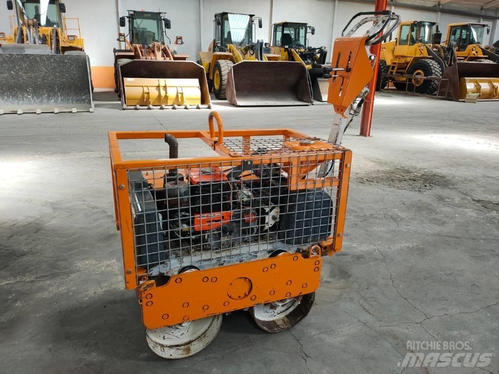 Bobcat BT 750 双轮压路机