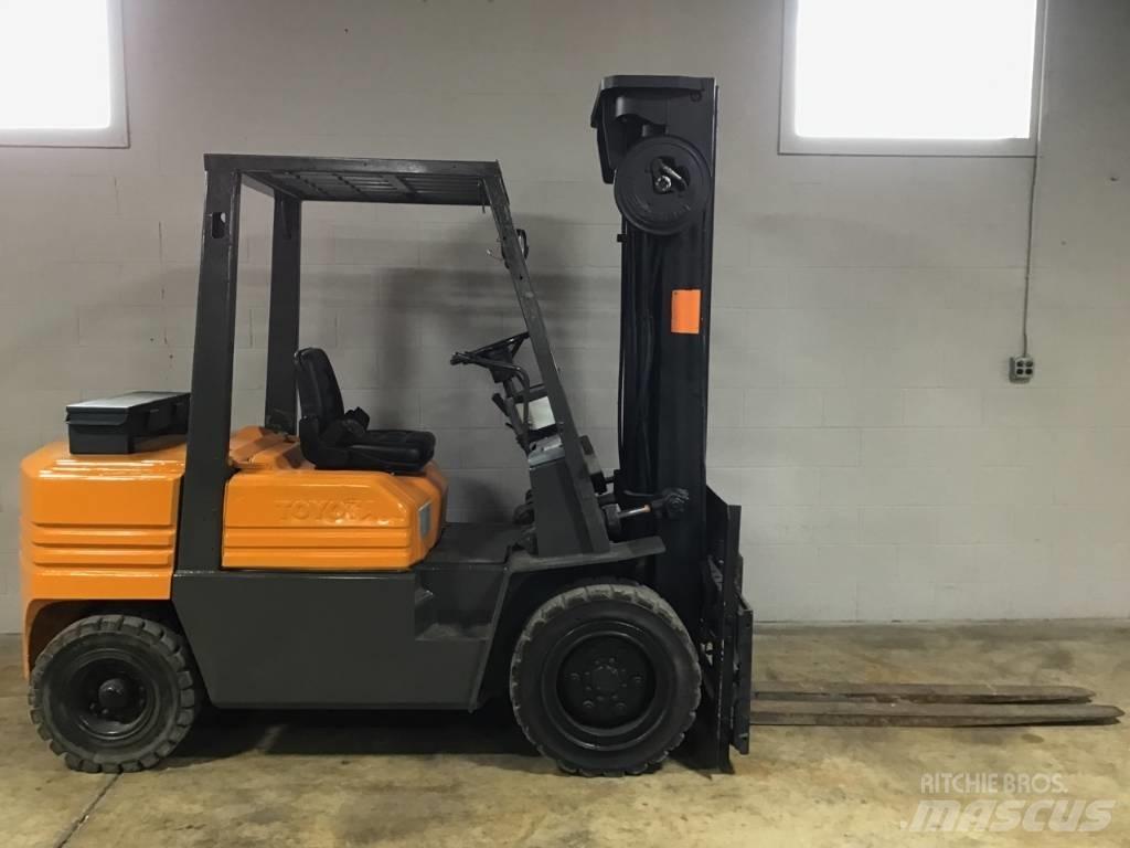 Toyota 02-5 FD 30 其他叉车