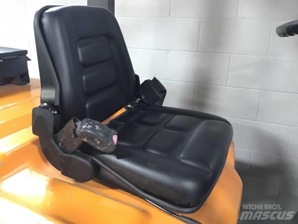 Toyota 02-5 FD 30 其他叉车