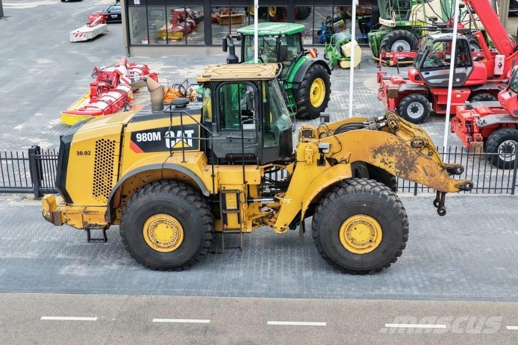 CAT 980M shovel + Bak 轮式装载机