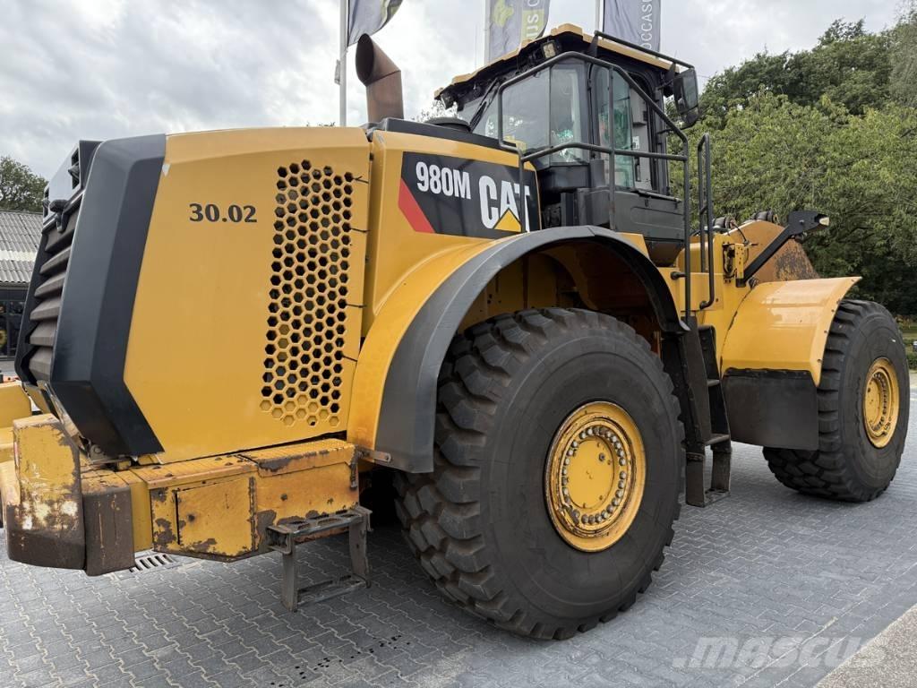 CAT 980M shovel + Bak 轮式装载机