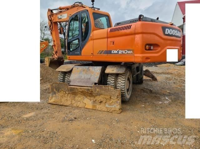 Doosan DX 210 W 轮式挖掘机