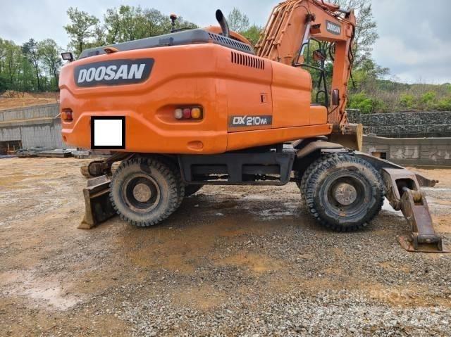 Doosan DX 210 W 轮式挖掘机