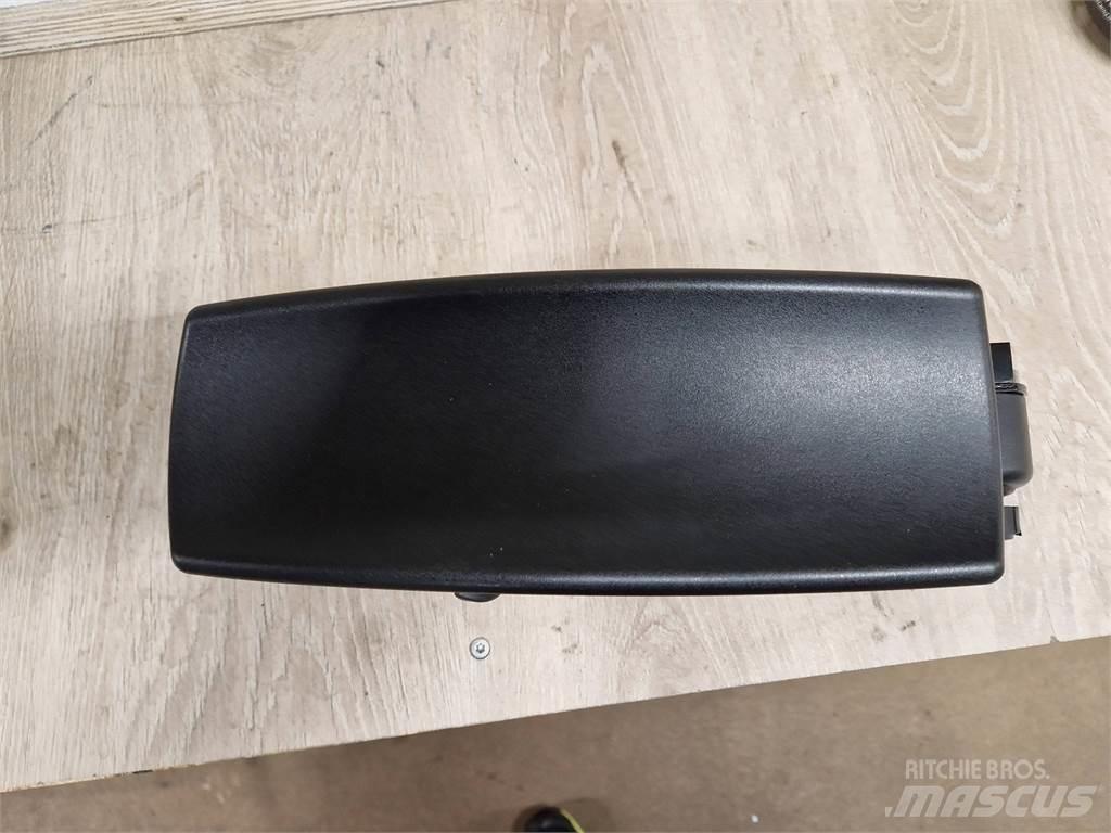 Eco Log B7033578 驾驶室与内部