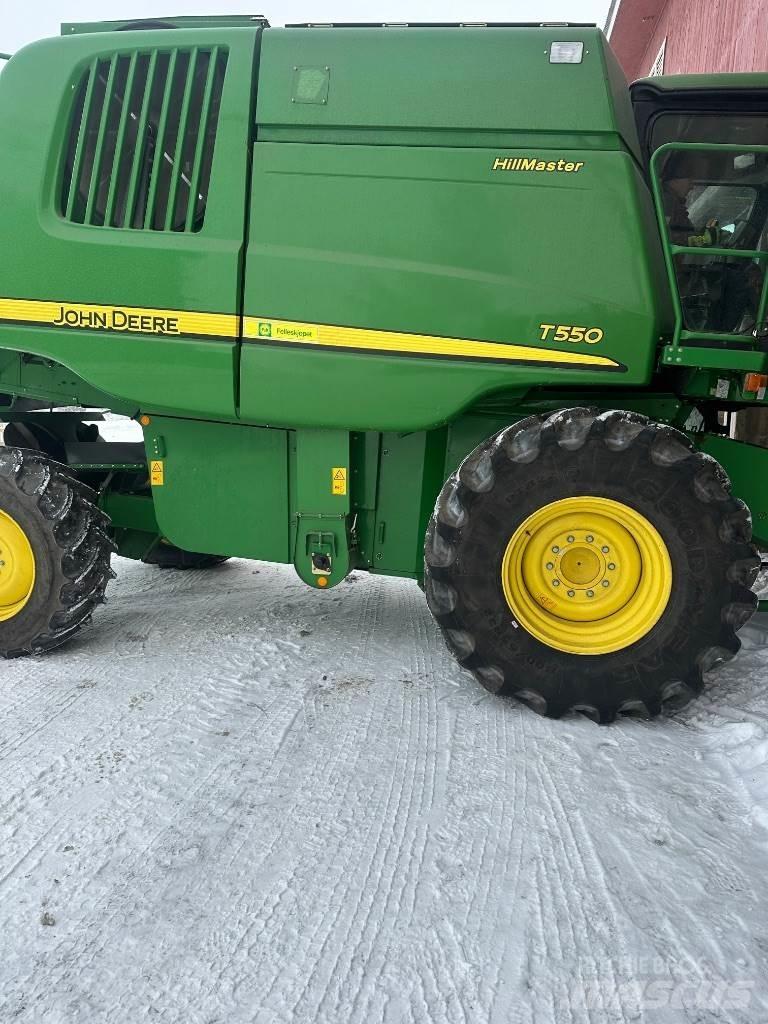 John Deere T550 联合收割机