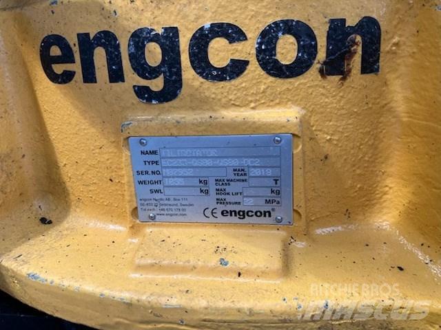 CAT 330 履带挖掘机