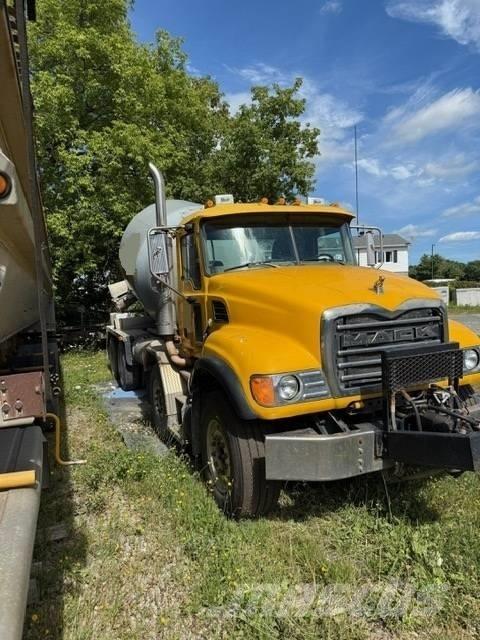 Mack CV 713 混凝土输送泵|布料机