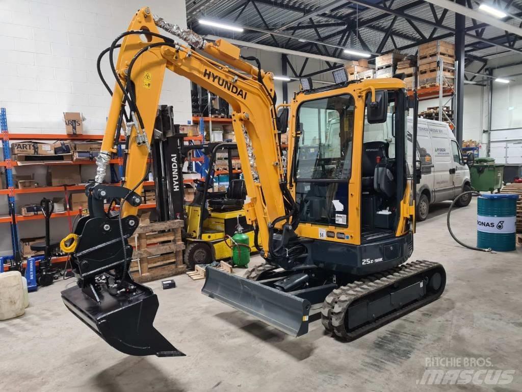 Hyundai R25-9AK 小型挖掘机