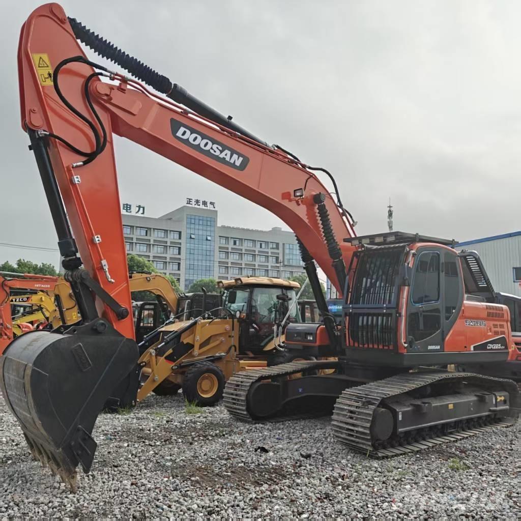 Doosan DX 225 LCA 履带挖掘机
