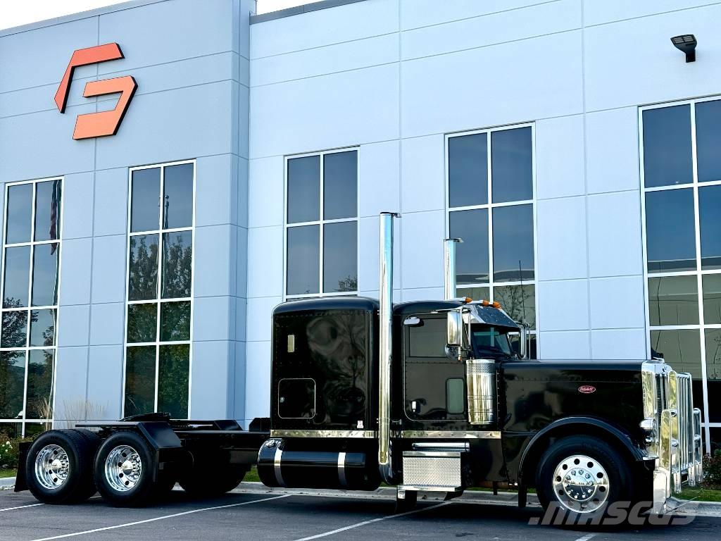 Peterbilt 389 PRIDE 牵引车