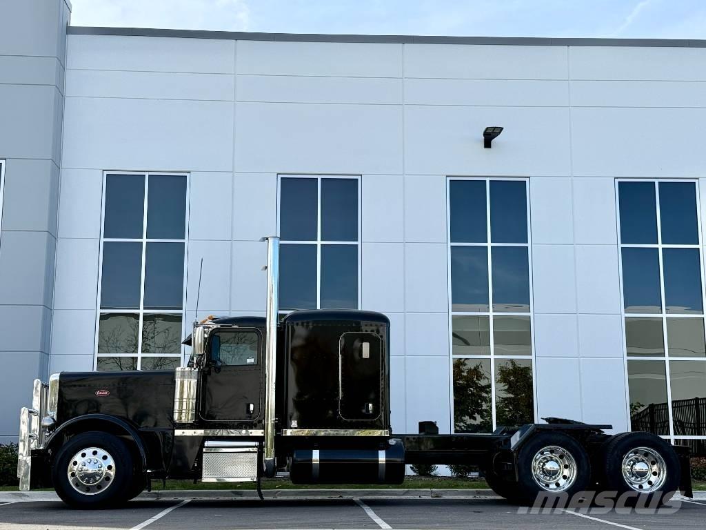 Peterbilt 389 PRIDE 牵引车