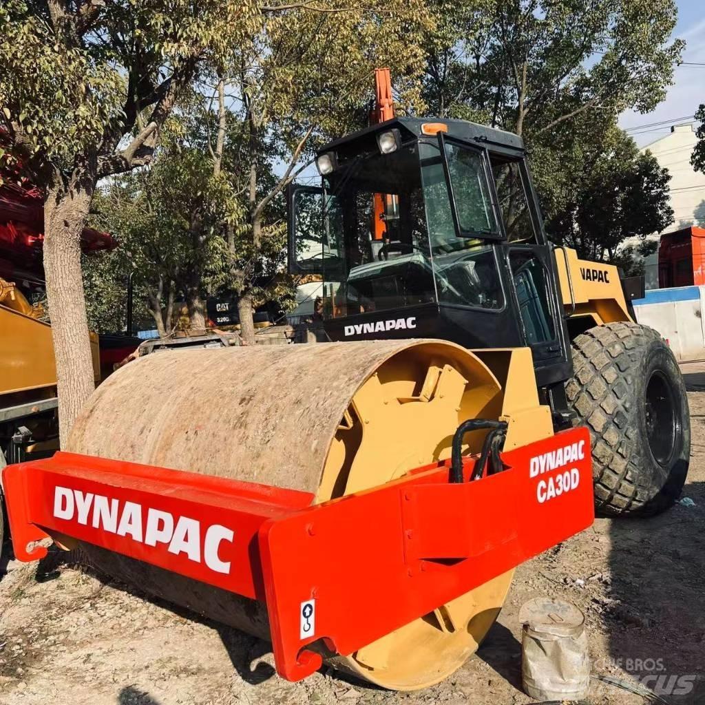 Dynapac CA 30 D 单轮压路机