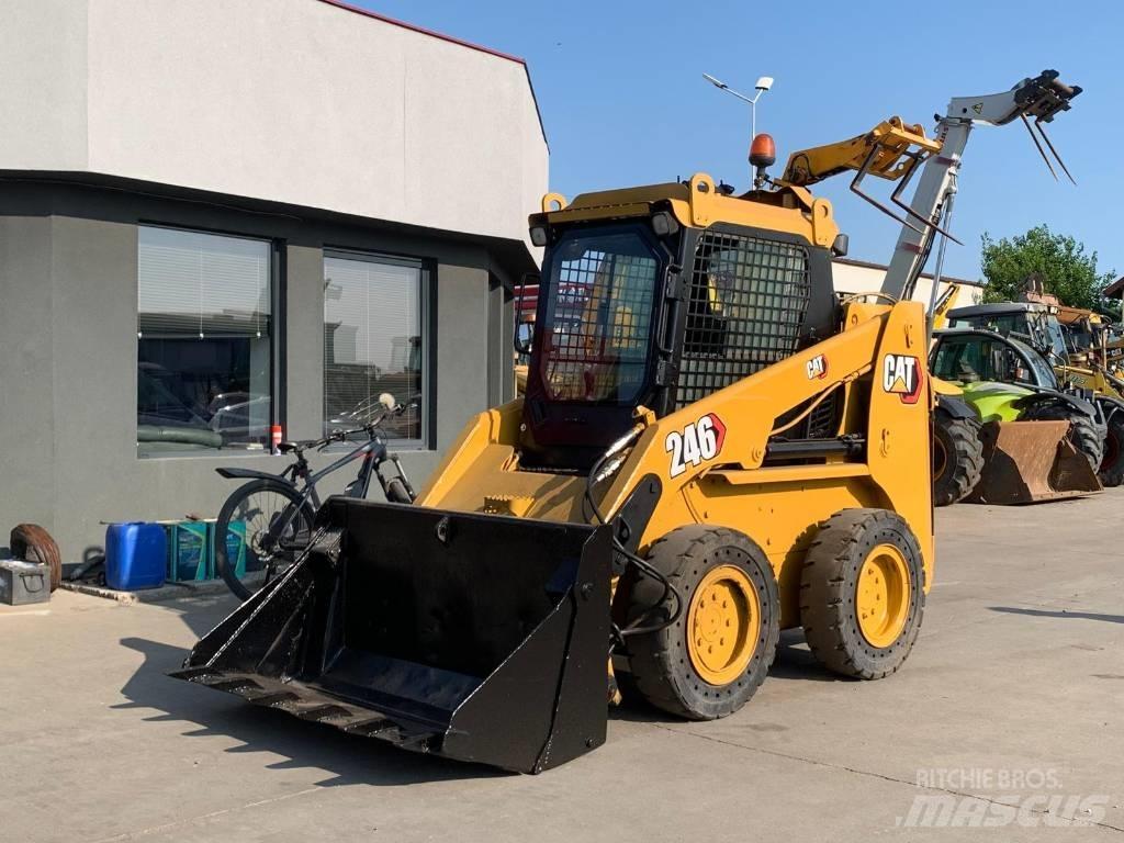 CAT 246 滑移装载机