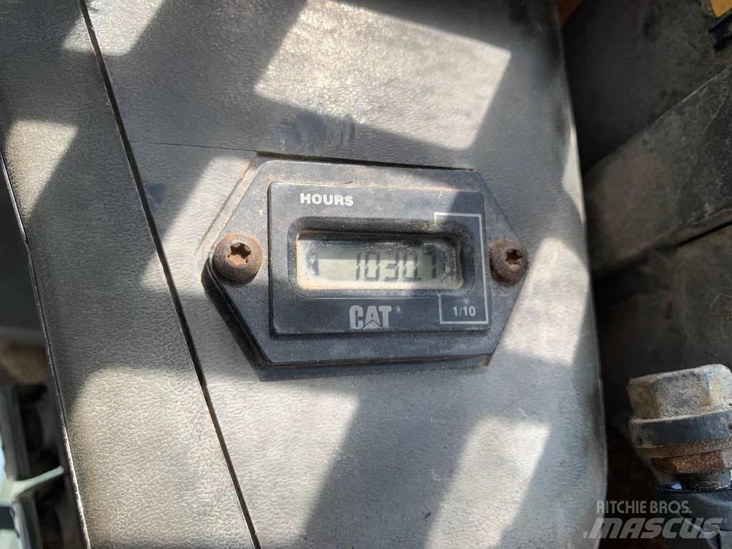 CAT 246 滑移装载机