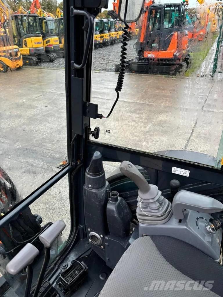 Hitachi ZX26U-6CR 小型挖掘机