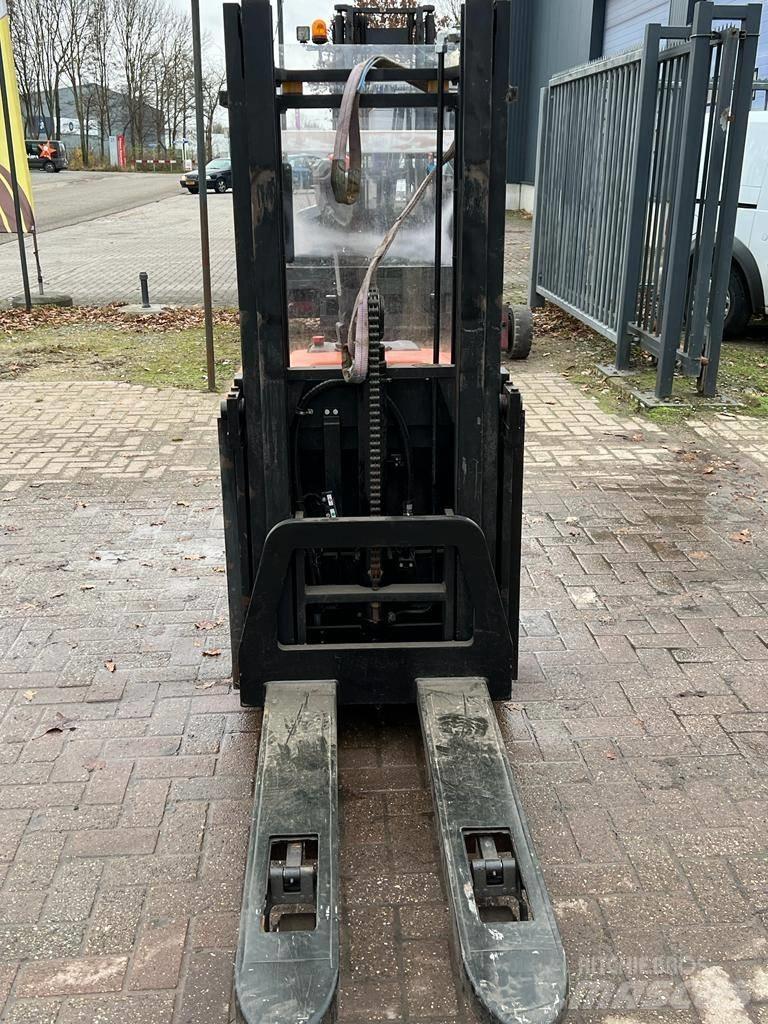 BT SPE 125 手推堆垛车