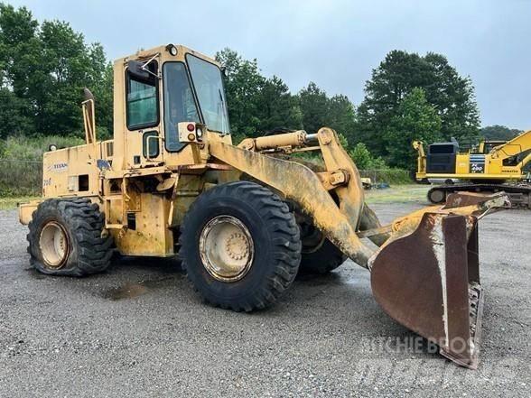 Komatsu WA 320-1 轮式装载机