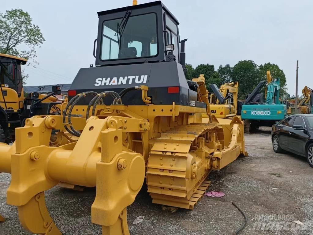 Shantui D22 履带式推土机