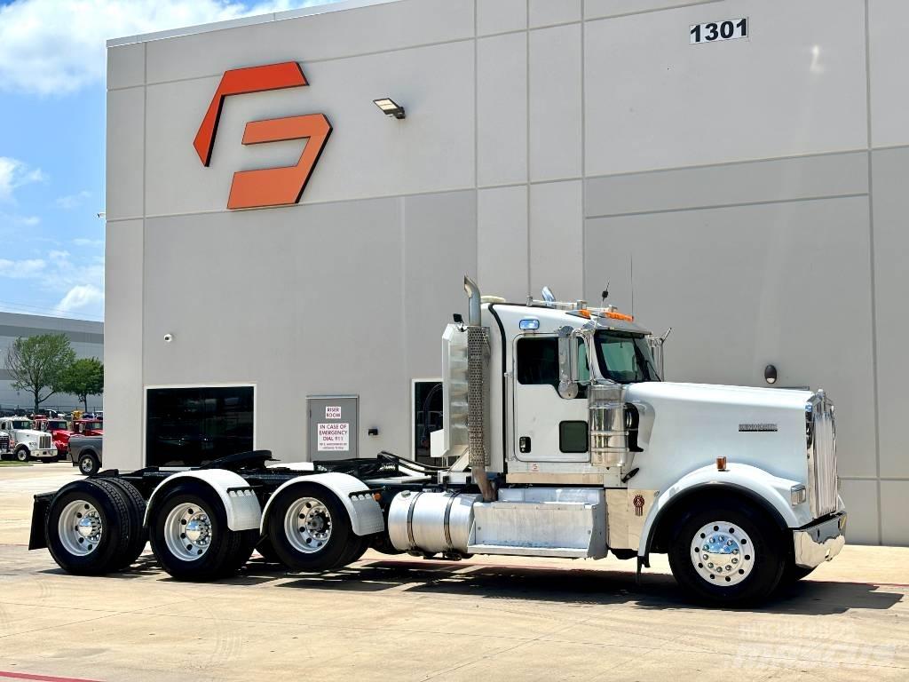Kenworth W 900 牵引车