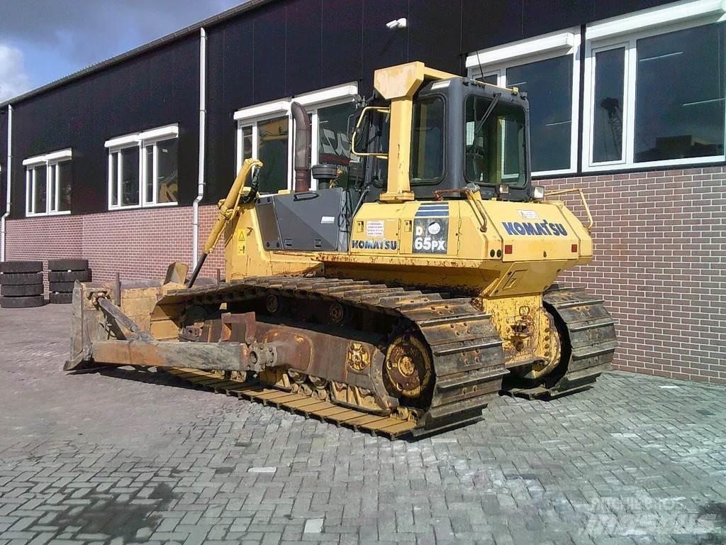 Komatsu D65PX-15 履带式推土机