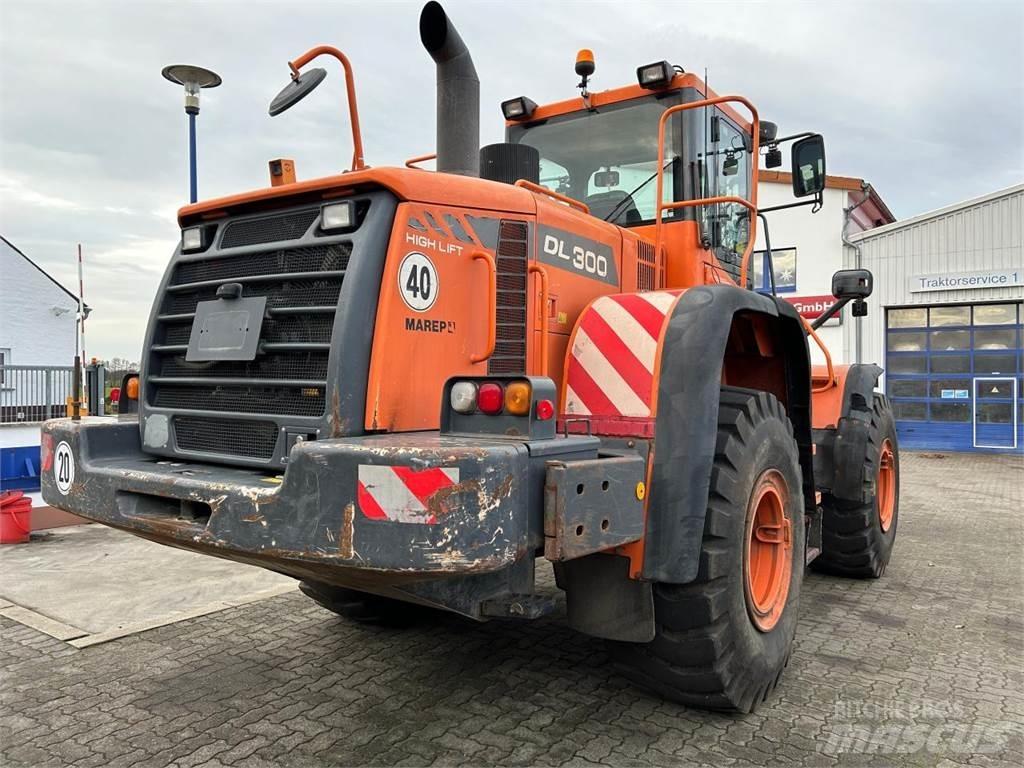 Doosan DL 300 轮式装载机