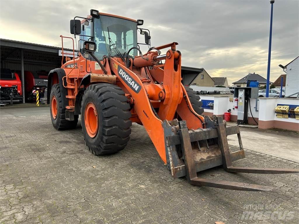 Doosan DL 300 轮式装载机