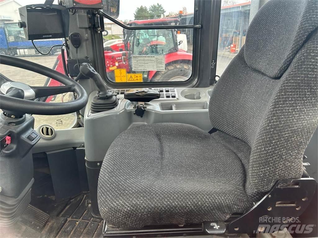 Doosan DL 300 轮式装载机