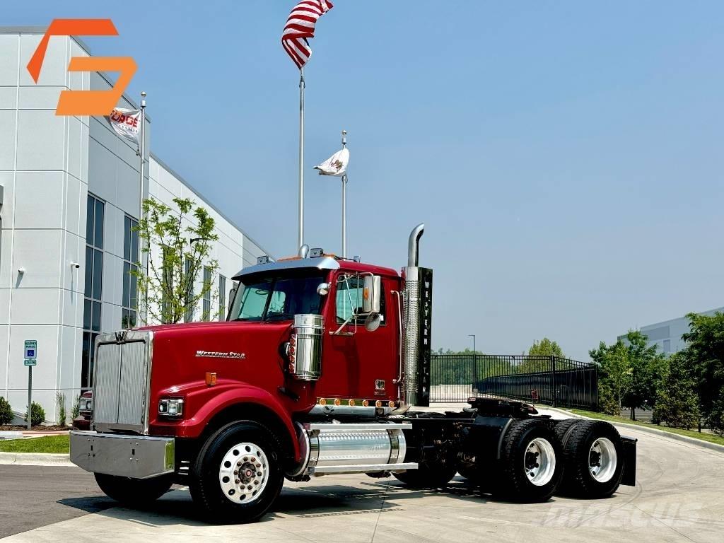 Western Star 4900 SF 牵引车