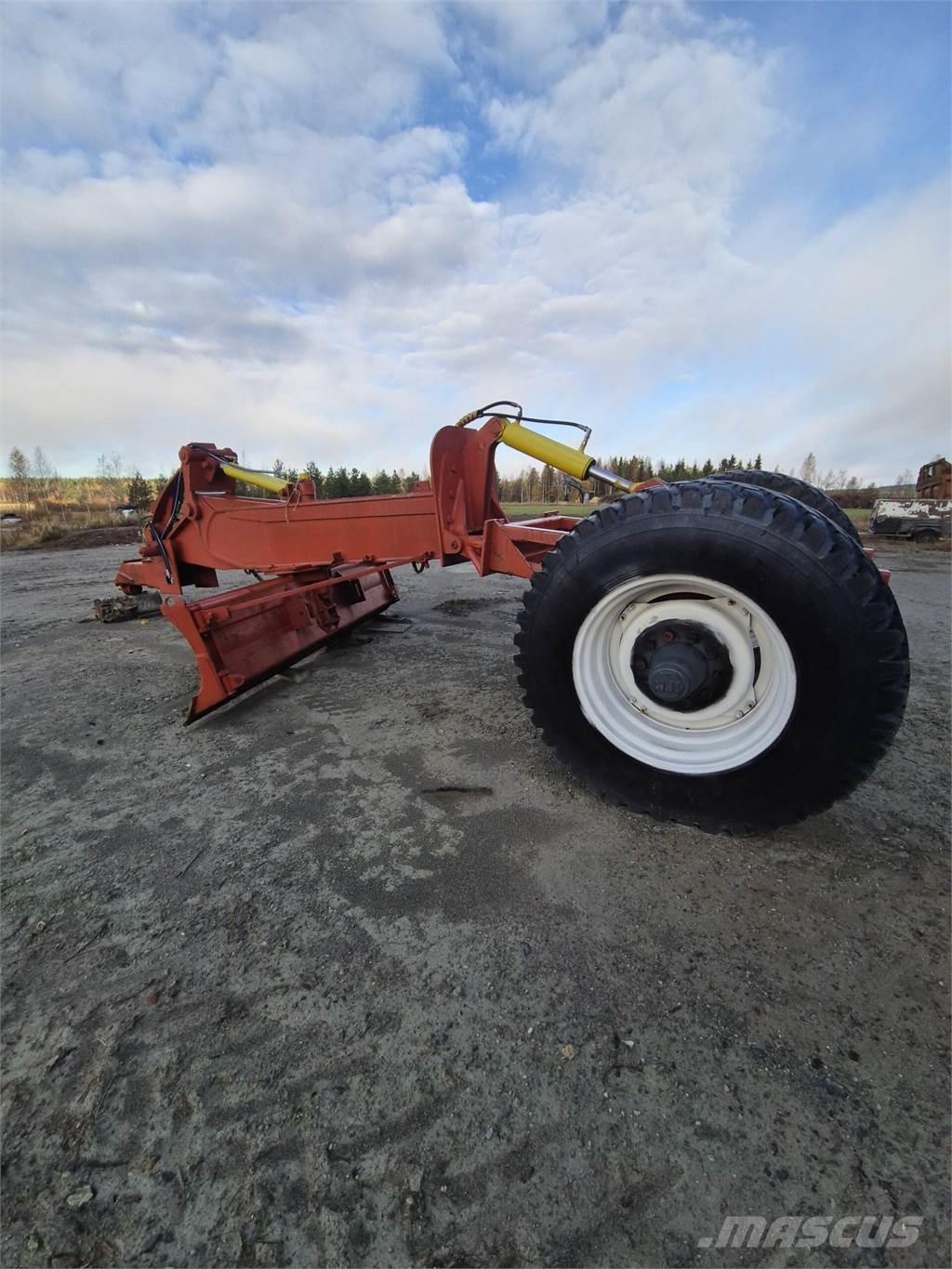  Peltolana omateko 刮路机