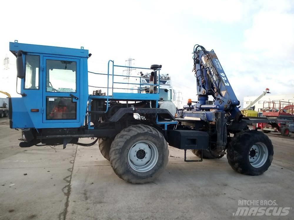 Mercedes-Benz Unimog 起重车